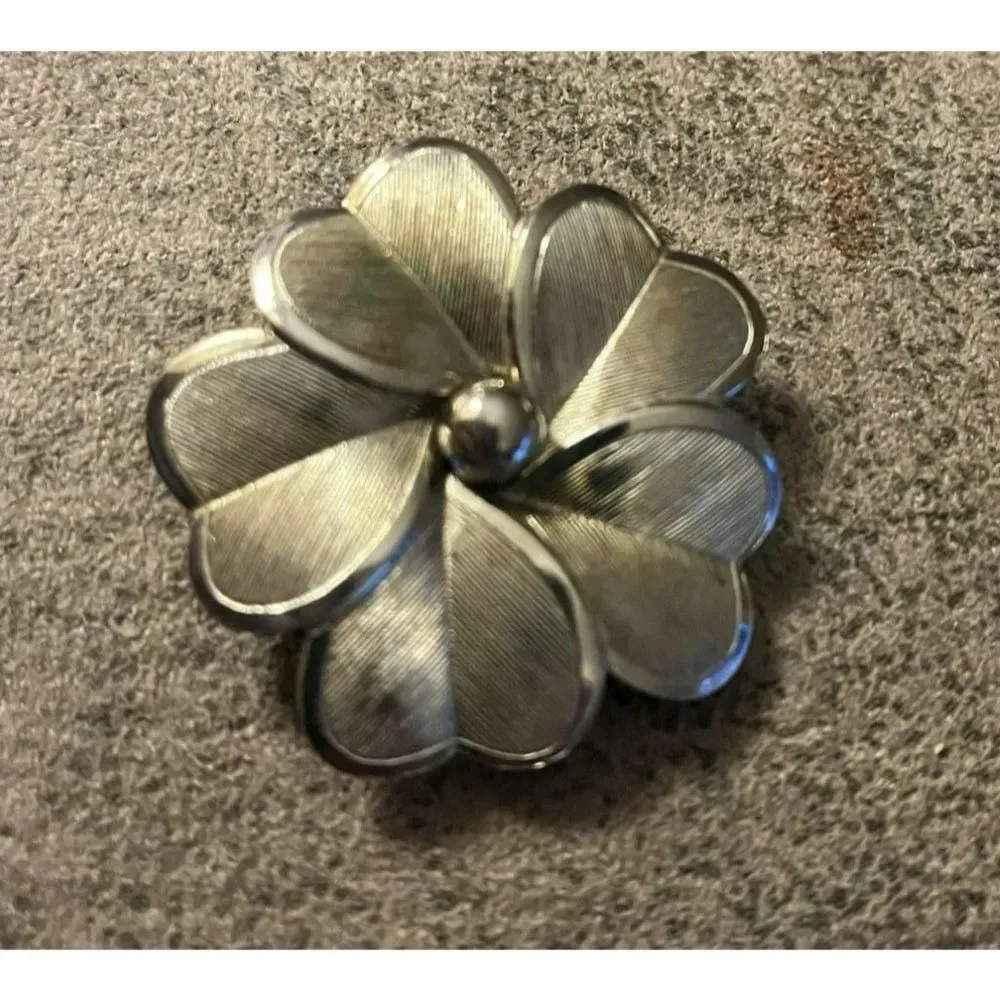 Vintage Flower Brooch Silver Tone‎
